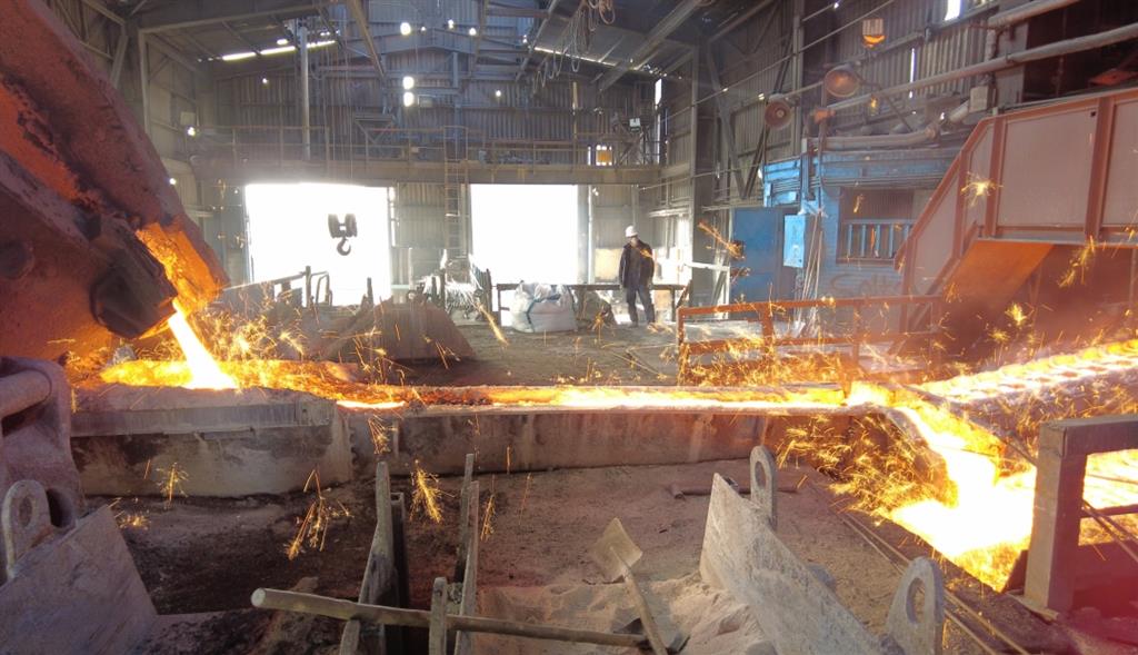 ماشین چدن‌ریزی کوره‌بلند ذوب‌آهن اصفهان در دست تعمیر