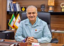 قطاری که حرکت کند، سنگ می‌خورد …